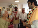 Pujya 108 Goswami Shri Vrajraj Kumarji Mahodayshri meeting residents in the care home
