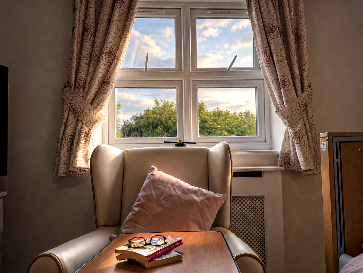 Serene and comfortable palliative suite environment